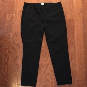 Ecru size 8 cropped pant in black